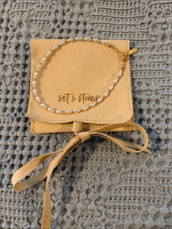 Set & Stones Jewelry - New Set & Stones Shelly pearl and gold anklet